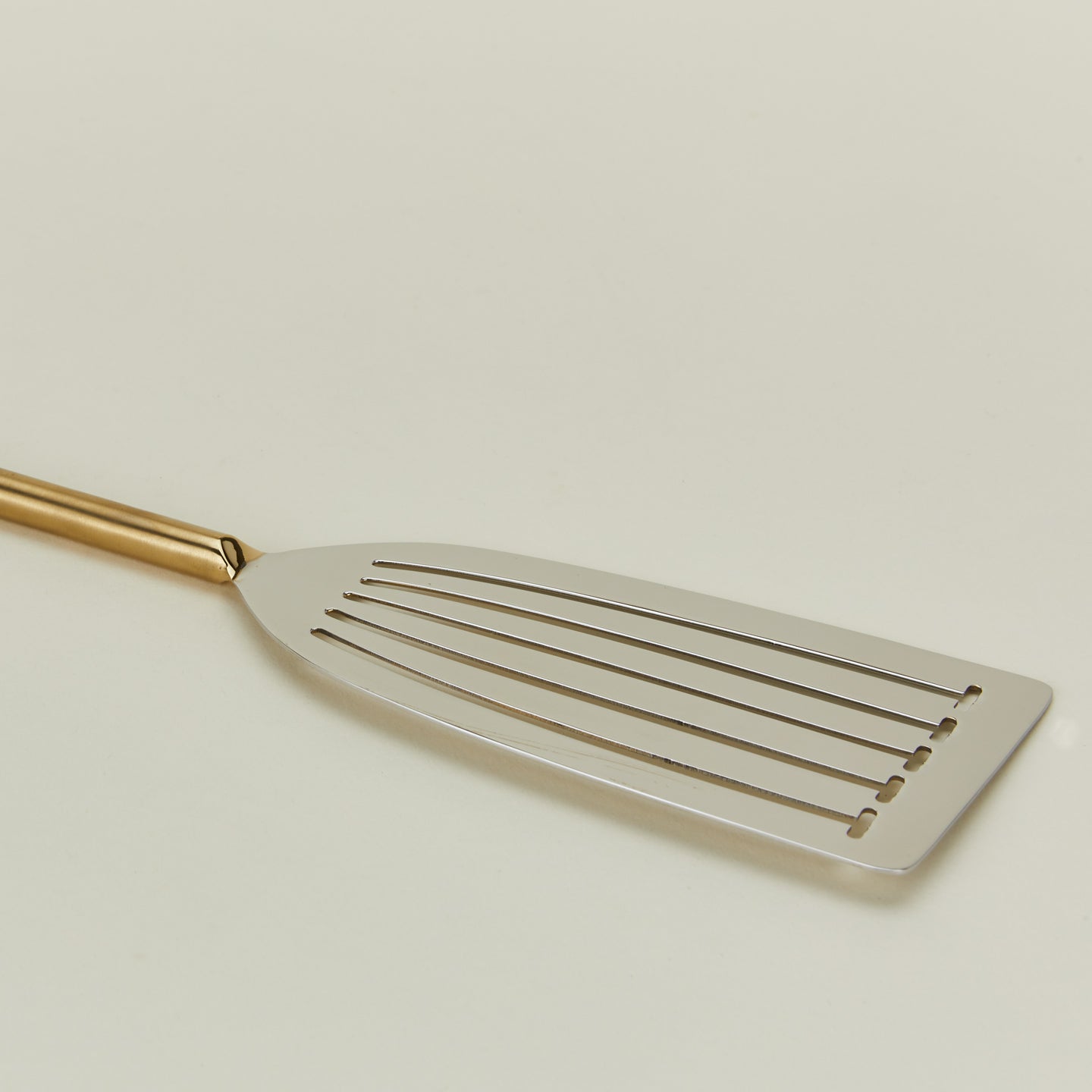 Simple Metal Fish Spatula - Brass